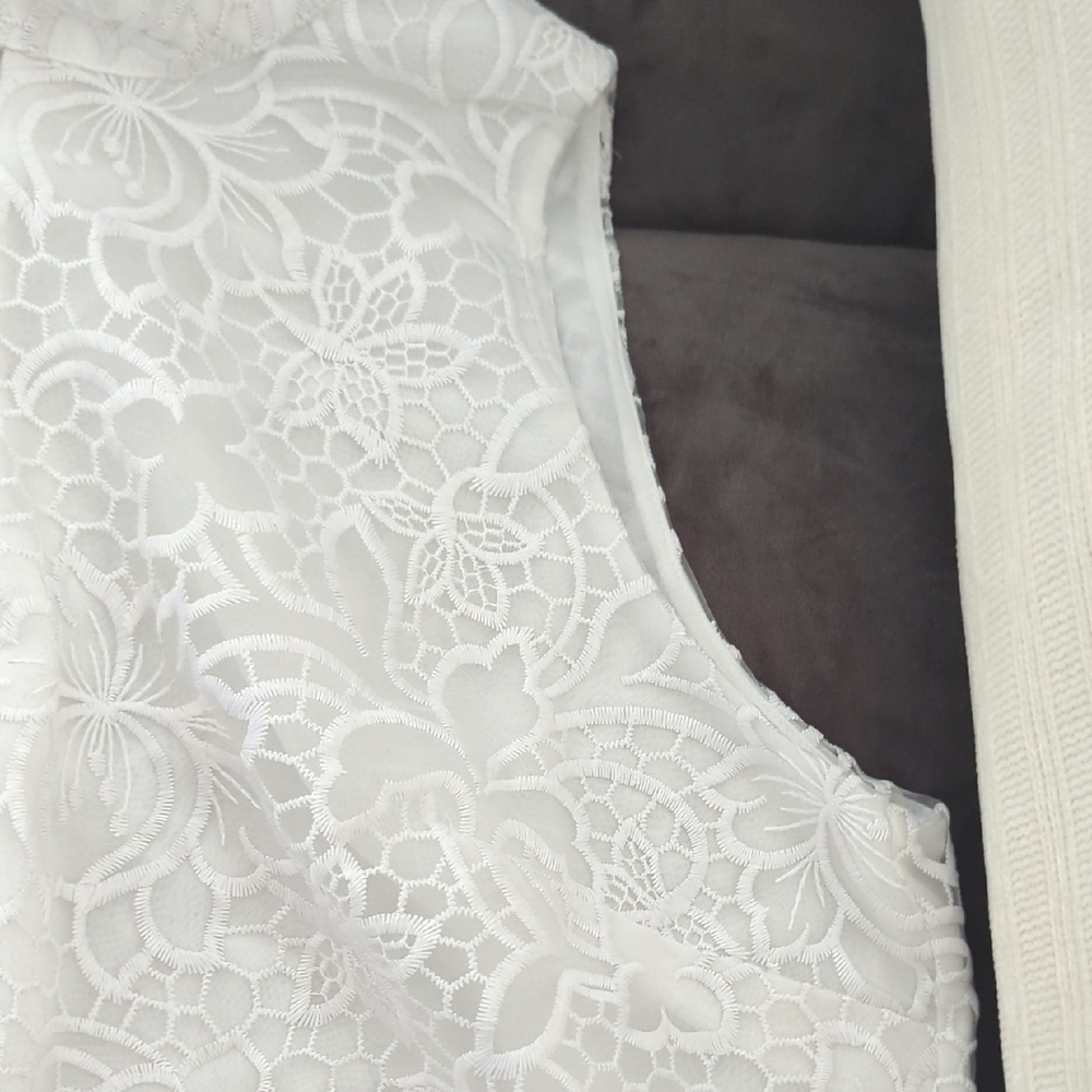White House Black Market Floral Lace Blouse - Picture 3 of 8